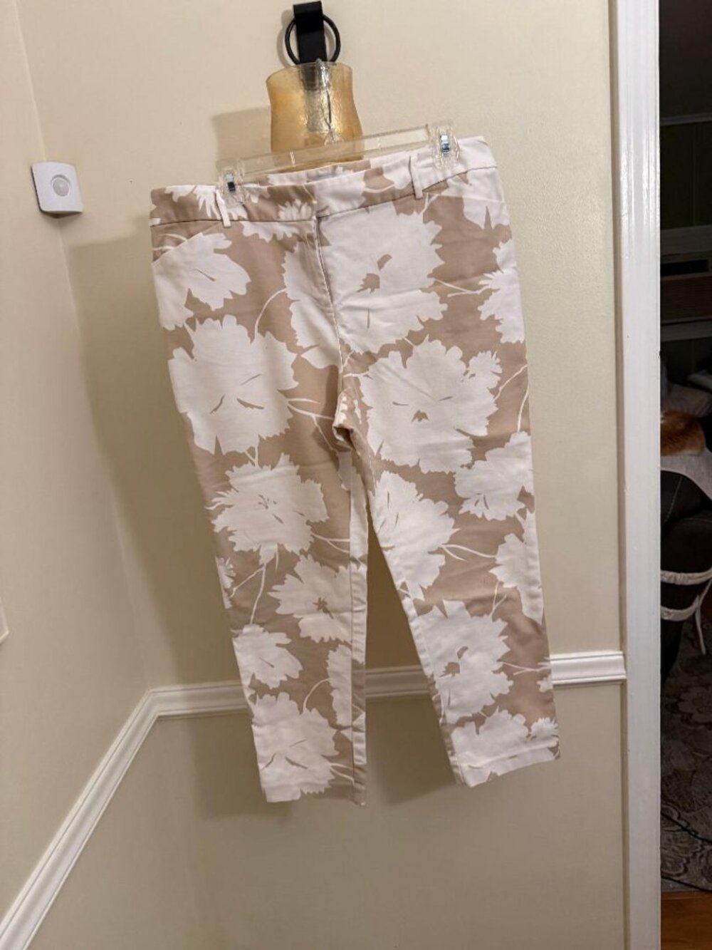 LIZ CLAIBORNE EMMA FLORAL SLIM ANKLE PANTS